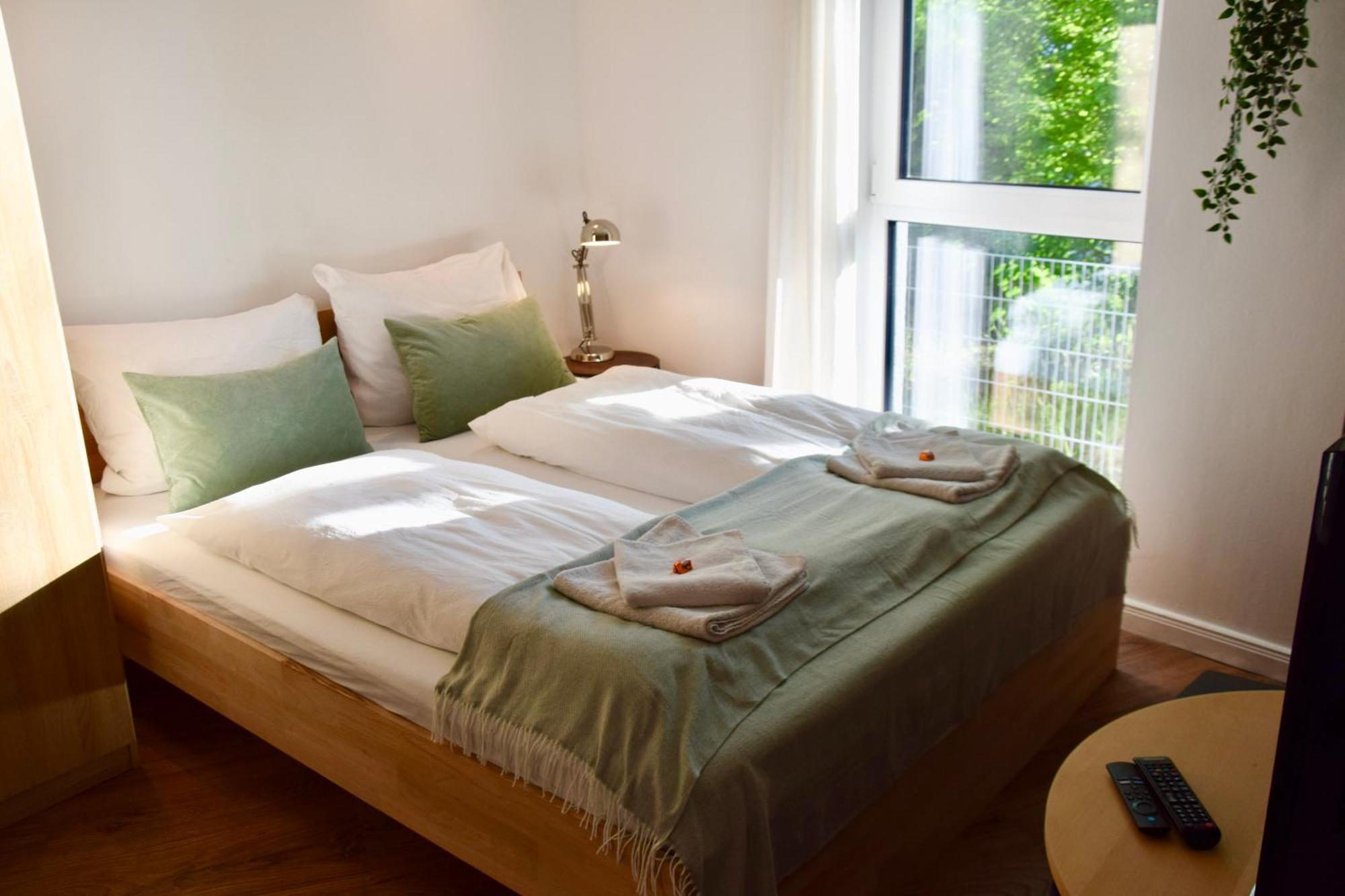 Stilvolle Wohnung Mit Balkon & Parkplatz Rostock Exterior photo